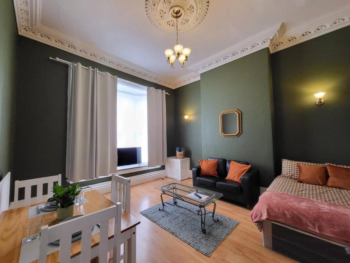 Large Digbeth Double Room Shared Bathroom برمنغهام المظهر الخارجي الصورة