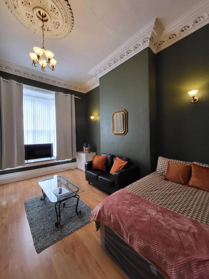 Large Digbeth Double Room Shared Bathroom برمنغهام المظهر الخارجي الصورة