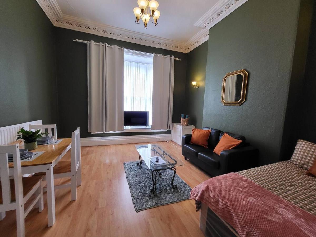 Large Digbeth Double Room Shared Bathroom برمنغهام المظهر الخارجي الصورة