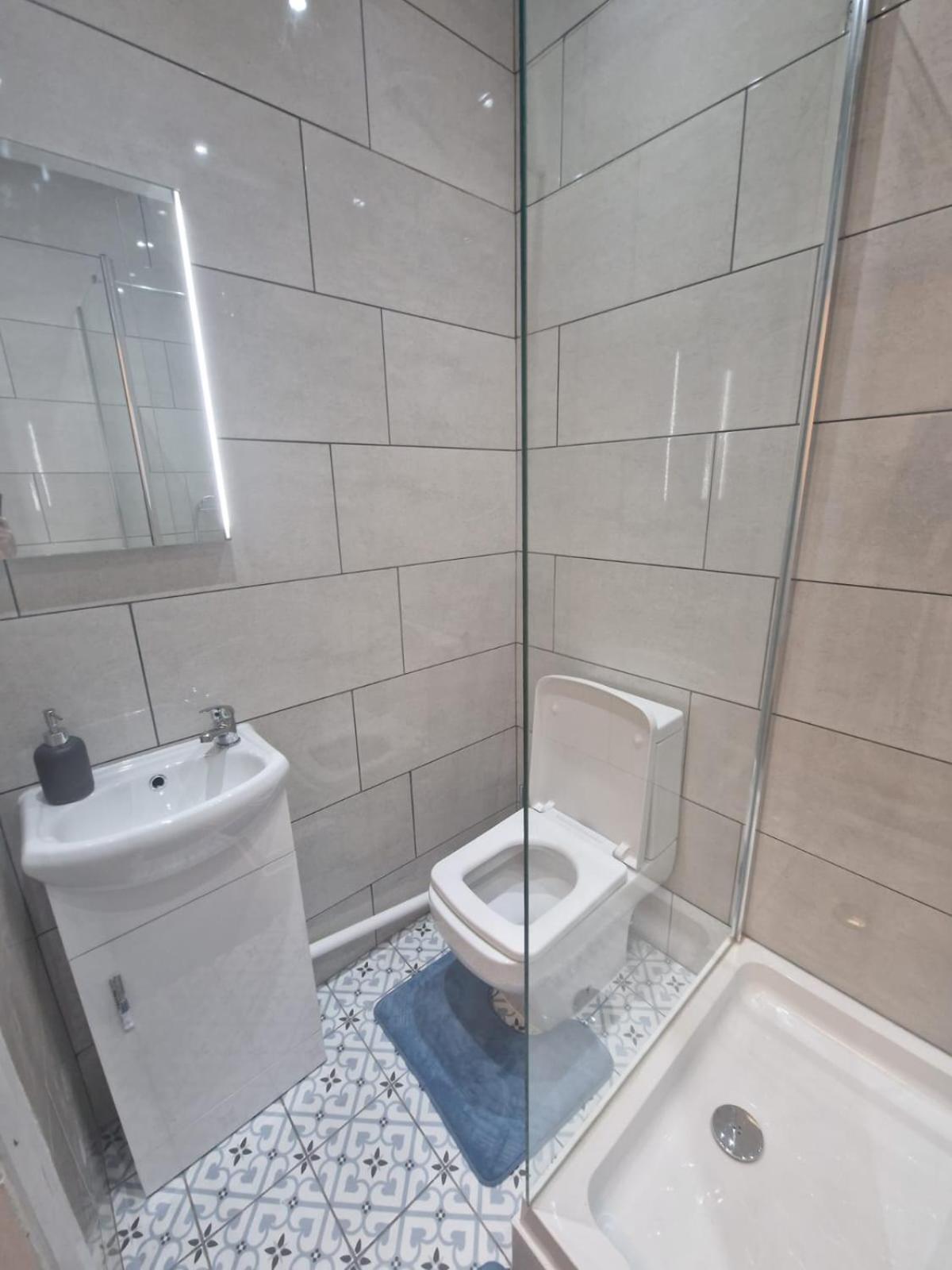 Large Digbeth Double Room Shared Bathroom برمنغهام المظهر الخارجي الصورة