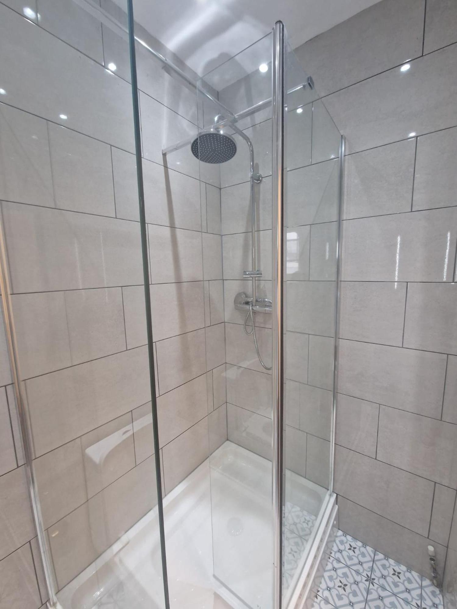 Large Digbeth Double Room Shared Bathroom برمنغهام المظهر الخارجي الصورة